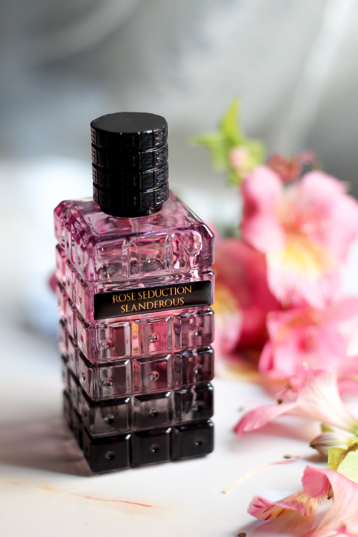  عطر اسکندلوس ویکتوریا سکرت 100 میل ROSE SEDUCTION SECRET SLANDEROUS 